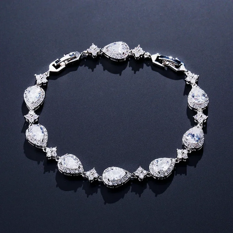 Teardrop-shaped zirconia bracelet