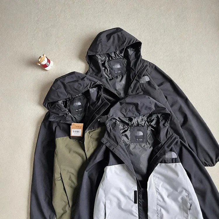 The North Face Hoodie
( 40+ colors )