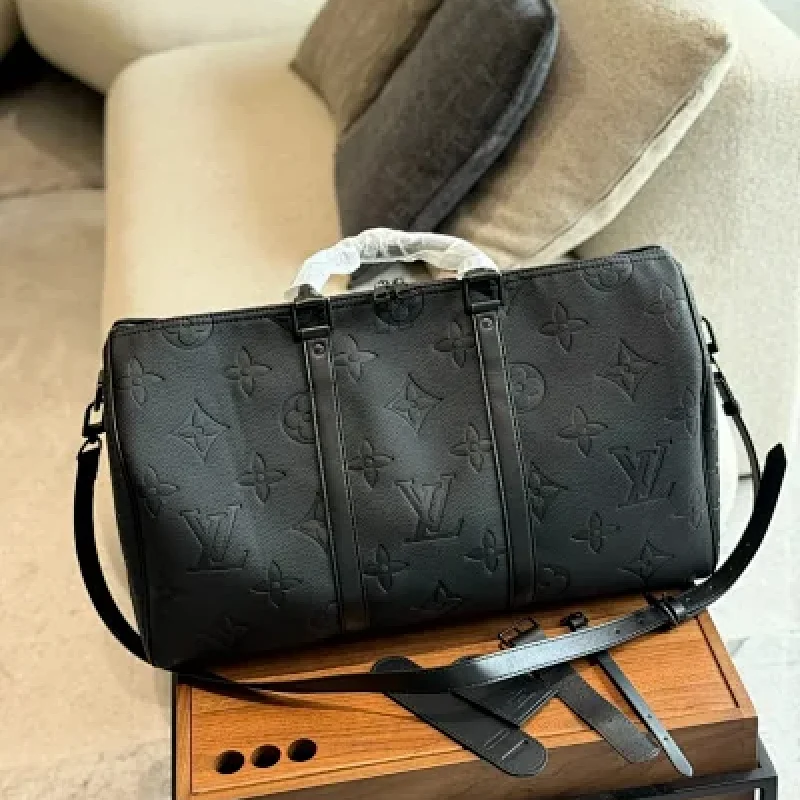 Louis Vuitton (LV) Bags ( 40 colors )